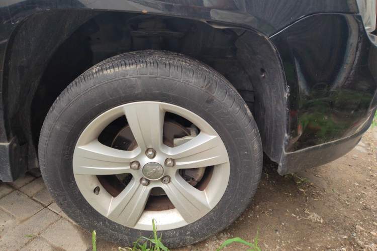 Used Jeep Compass 2014 Revised Version 2.0L Two-Wheel Drive Entry-Level Edition Right Front Wheel Hub