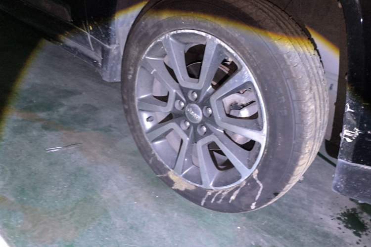 Used Jeep Compass 2014 2.0L two-wheel drive luxury version Right Front Wheel Hub