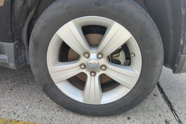 Used Jeep Compass 2014 2.0L two-wheel drive sport version Right Front Wheel Hub