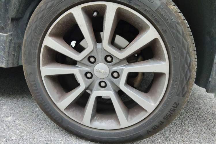 Used Jeep Compass 2014 Revised Version 2.4L Four-Wheel Drive Luxury Edition Right Front Wheel Hub