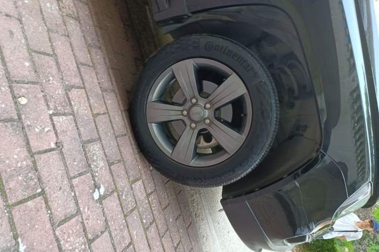 Used Jeep Compass 2014 Revised Version 2.4L Four-Wheel Drive Comfort Edition Right Front Wheel Hub