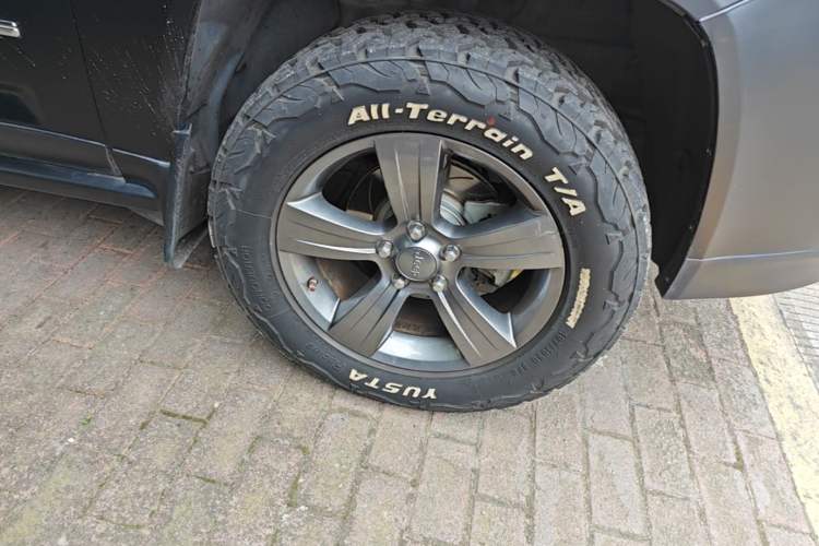 Used Jeep Compass 2014 Revised Version 2.4L Four-Wheel Drive Comfort Edition Right Front Wheel Hub