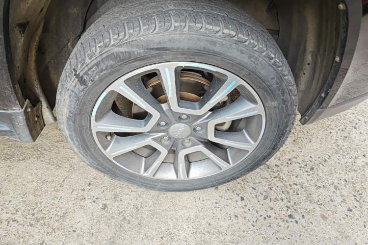 Used Jeep Compass 2014 Revised Version 2.0L Two-Wheel Drive Elite Edition Right Front Wheel Hub