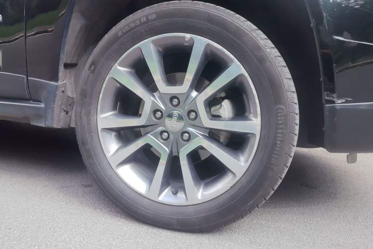 Used Jeep Compass 2014 2.0L two-wheel drive luxury version Right Front Wheel Hub