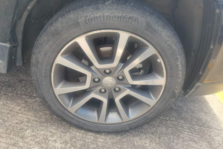 Used Jeep Compass 2014 2.0L two-wheel drive luxury version Right Front Wheel Hub