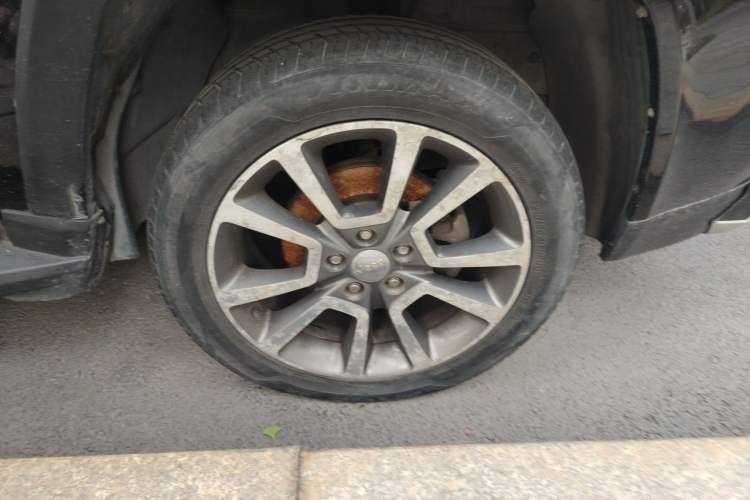 Used Jeep Compass 2014 Revised Version 2.0L Two-Wheel Drive Elite Edition Right Front Wheel Hub