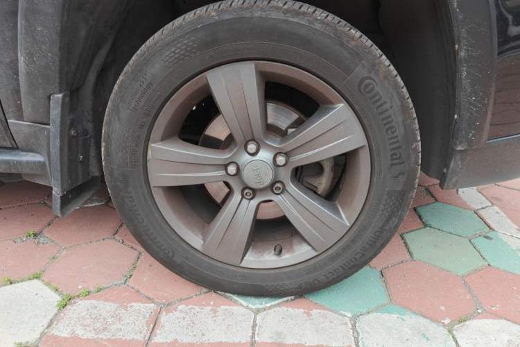 Used Jeep Compass 2014 Revised Version 2.4L Four-Wheel Drive Comfort Edition Right Front Wheel Hub