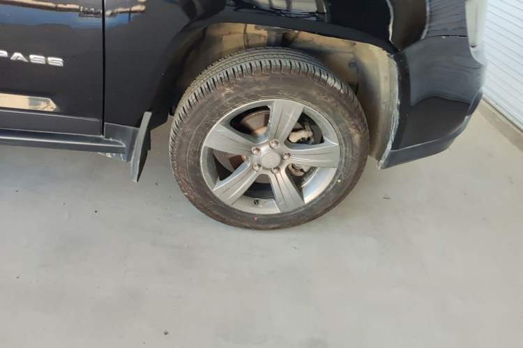 Used Jeep Compass 2014 Revised Version 2.4L Four-Wheel Drive Comfort Edition Right Front Wheel Hub