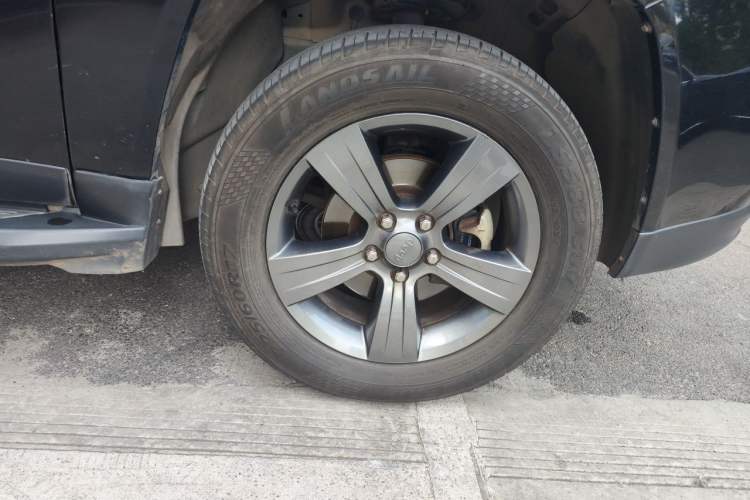 Used Jeep Compass 2014 2.4L Four-Wheel Drive Serpentine Collection Edition Right Front Wheel Hub