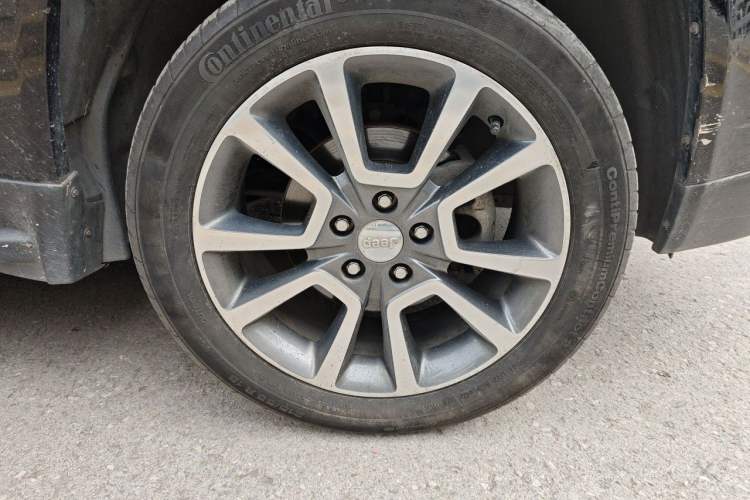 Used Jeep Compass  Right Front Wheel Hub