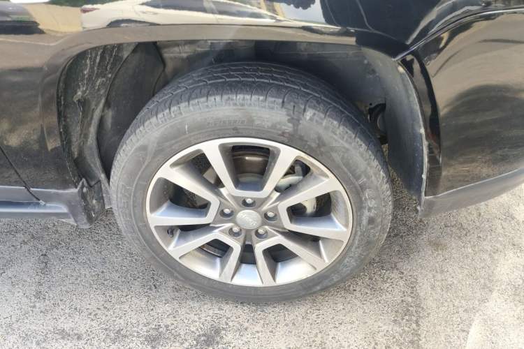 Used Jeep Compass 2014 Revised Version 2.4L Four-Wheel Drive Luxury Edition Right Front Wheel Hub