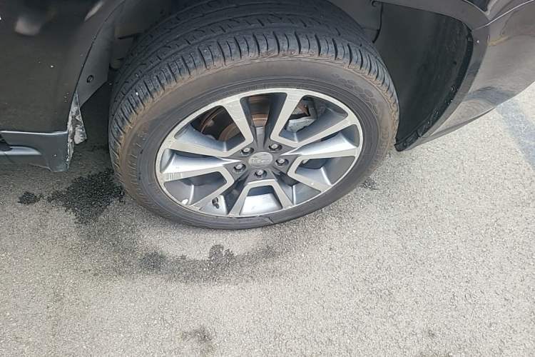 Used Jeep Compass 2014 Revised Version 2.4L Four-Wheel Drive Luxury Edition Right Front Wheel Hub