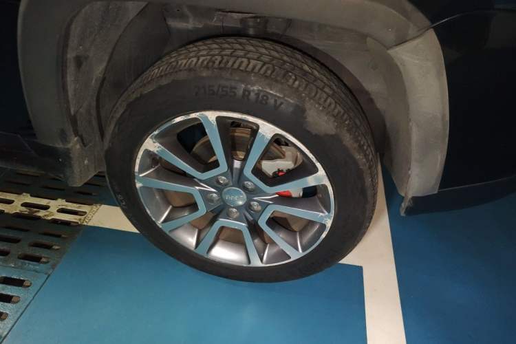 Used Jeep Compass 2014 2.0L two-wheel drive luxury version Right Front Wheel Hub