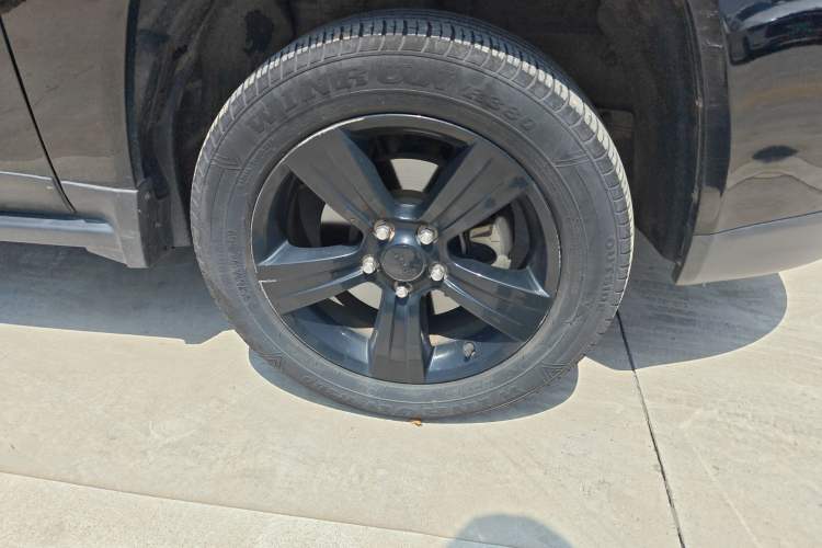 Used Jeep Compass 2014 2.4L Four-Wheel Drive Serpentine Collection Edition Right Front Wheel Hub