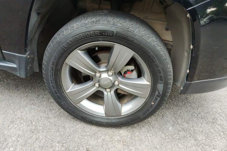 Used Jeep Compass 2014 Revised Version 2.4L Four-Wheel Drive Comfort Edition Right Front Wheel Hub