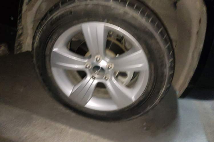 Used Jeep Compass 2014 2.0L two-wheel drive sport version Right Front Wheel Hub