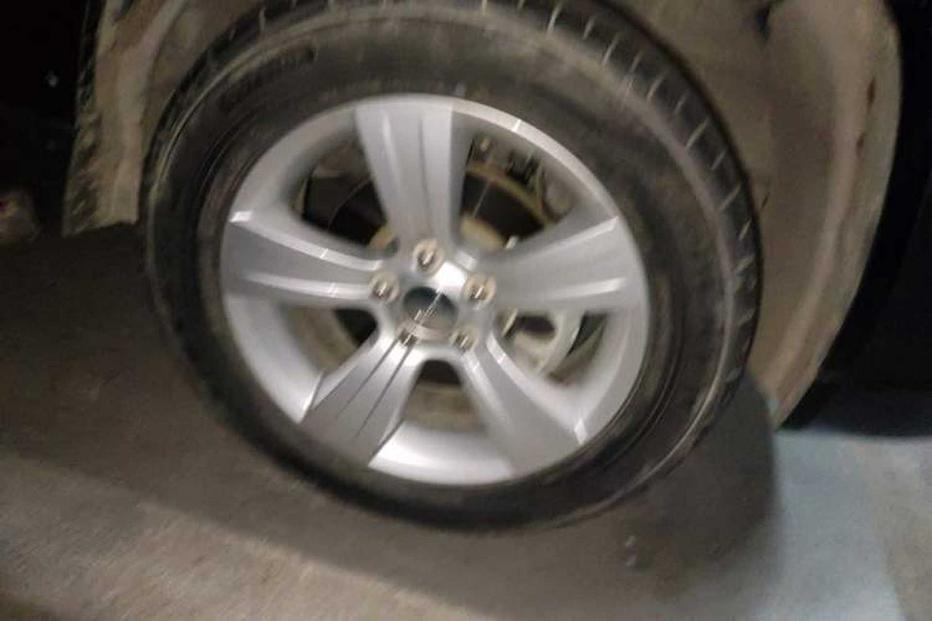 Used Jeep Compass 2014 2.0L two-wheel drive sport version Right Front Wheel Hub