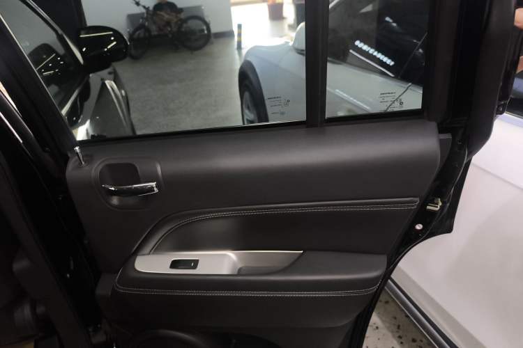 Used Jeep Compass 2014 Revised Version 2.4L Four-Wheel Drive Comfort Edition Right Rear Door Interior