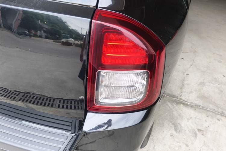 Used Jeep Compass 2014 2.0L two-wheel drive sport version Right Rear Taillight