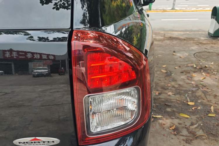 Used Jeep Compass 2014 Revised Version 2.4L Four-Wheel Drive Comfort Edition Right Rear Taillight
