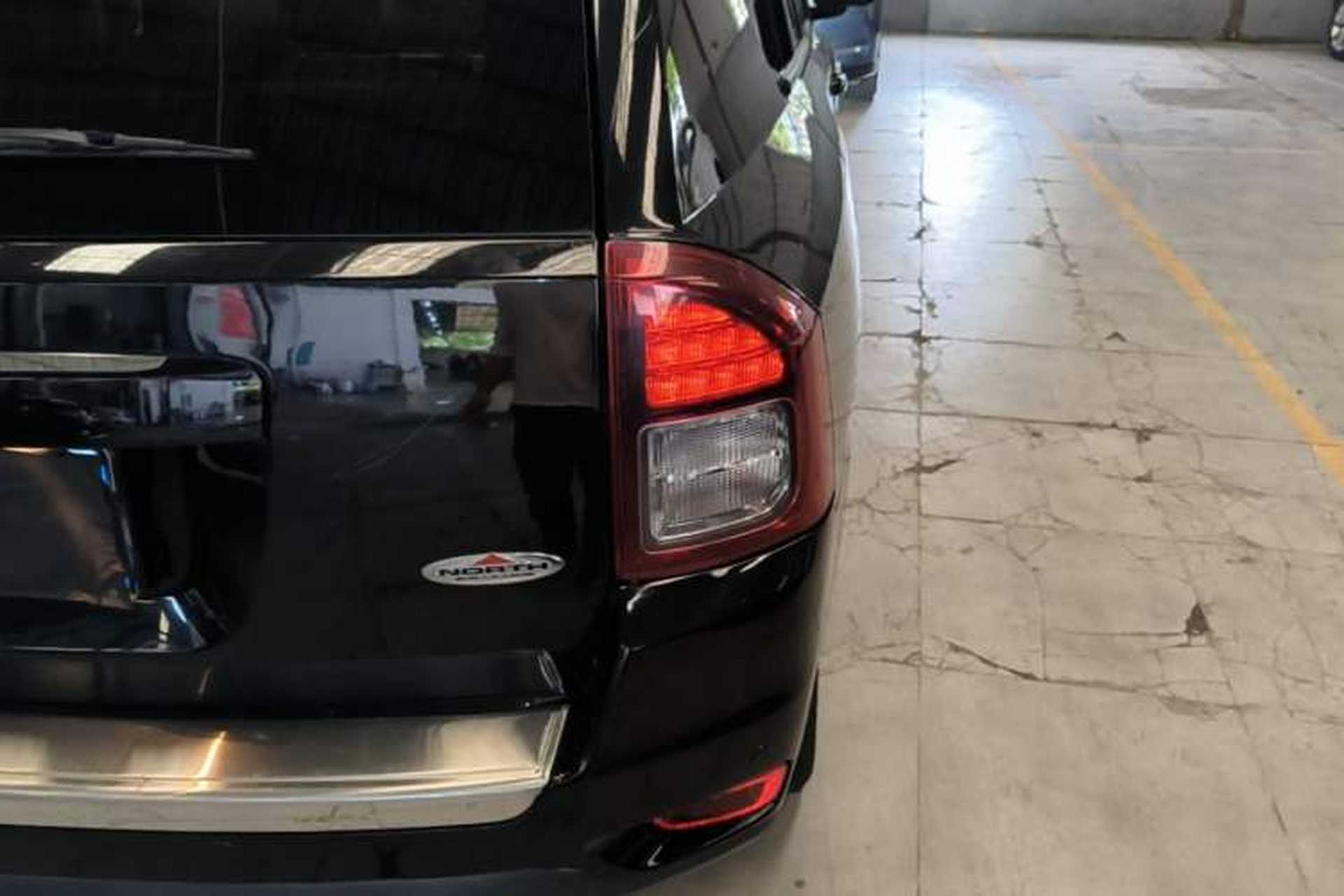 Used Jeep Compass 2014 Revised Version 2.4L Four-Wheel Drive Comfort Edition Right Rear Taillight