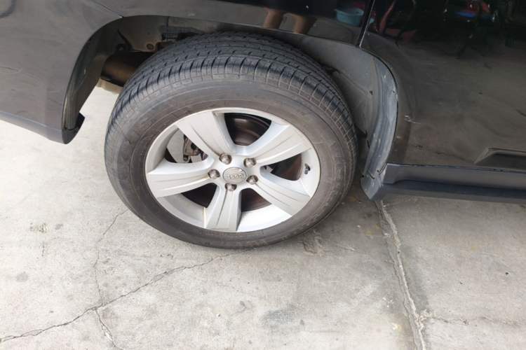 Used Jeep Compass 2014 2.0L two-wheel drive sport version Right Rear Wheel Hub