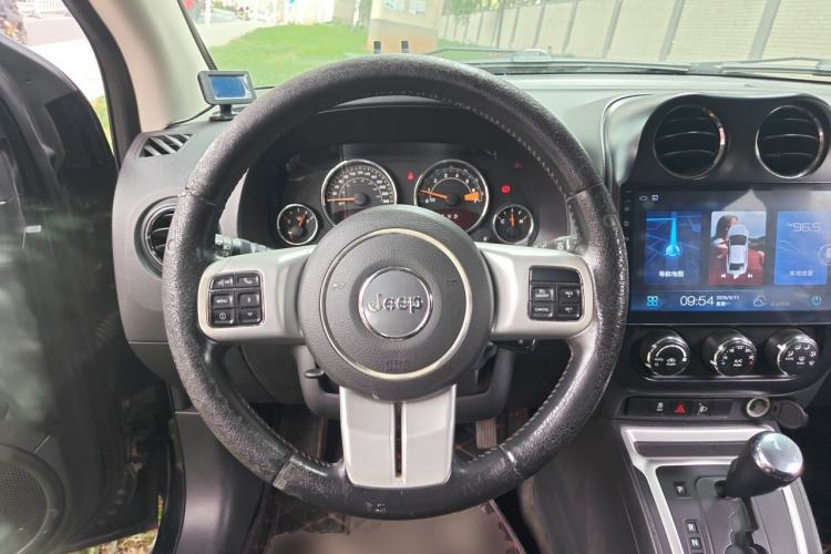 Used Jeep Compass 2014 Revised Version 2.4L Four-Wheel Drive Comfort Edition Steering Wheel