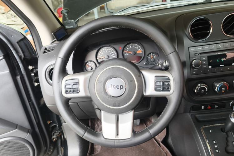 Used Jeep Compass 2014 2.0L two-wheel drive sport version Steering Wheel