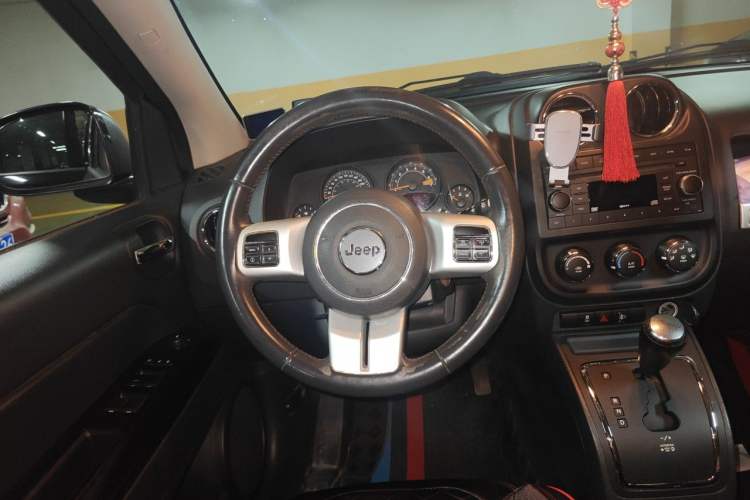 Used Jeep Compass 2014 Revised Version 2.4L Four-Wheel Drive Comfort Edition Steering Wheel