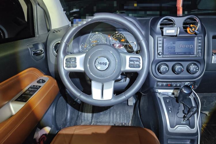 Used Jeep Compass 2014 2.4L four-wheel drive luxury navigation version Steering Wheel