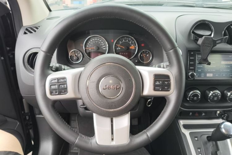 Used Jeep Compass 2014 Revised Version 2.4L Four-Wheel Drive Comfort Edition Steering Wheel