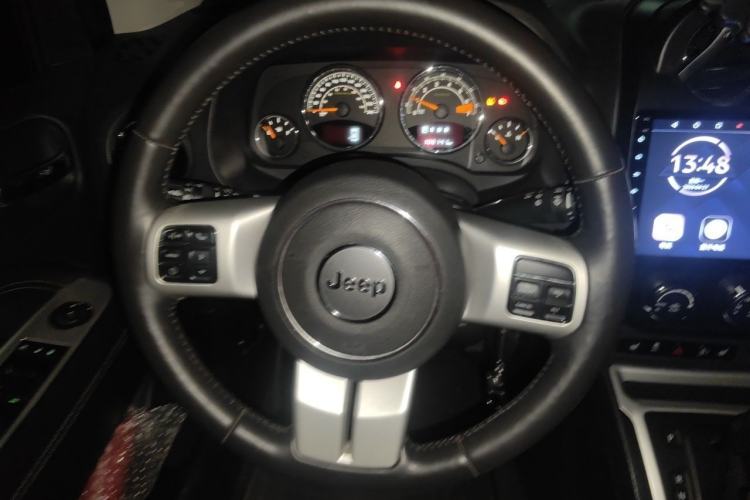 Used Jeep Compass 2014 2.0L two-wheel drive luxury version Steering Wheel