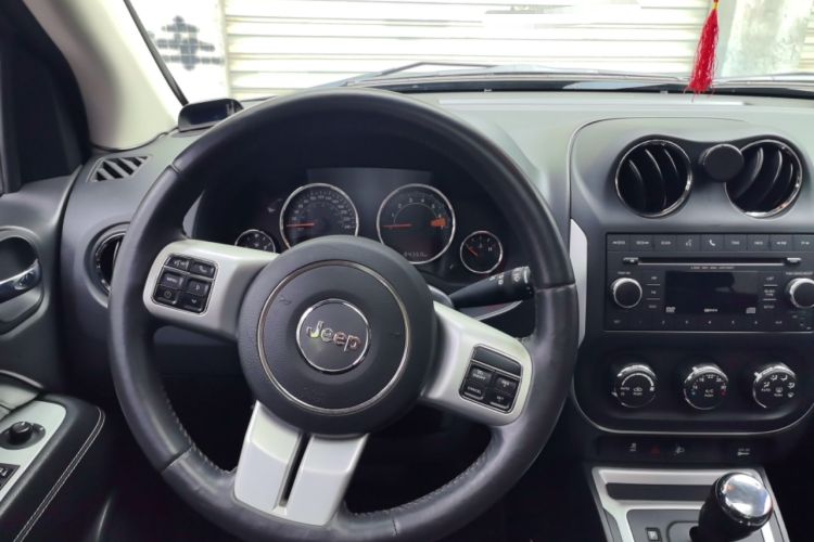 Used Jeep Compass 2014 2.4L four-wheel drive sport version Steering Wheel