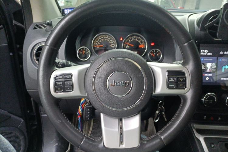 Used Jeep Compass 2014 Revised Version 2.4L Four-Wheel Drive Comfort Edition Steering Wheel