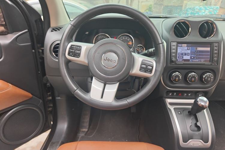 Used Jeep Compass 2014 2.4L four-wheel drive luxury version Steering Wheel