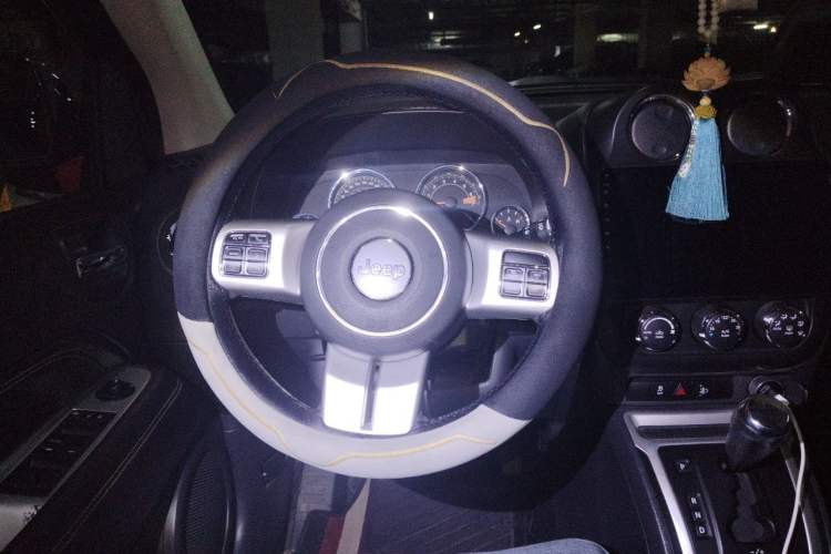 Used Jeep Compass 2014 Revised Version 2.4L Four-Wheel Drive Comfort Edition Steering Wheel