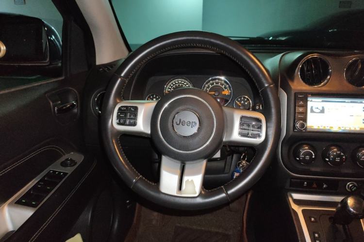 Used Jeep Compass 2014 2.4L four-wheel drive sport version Steering Wheel