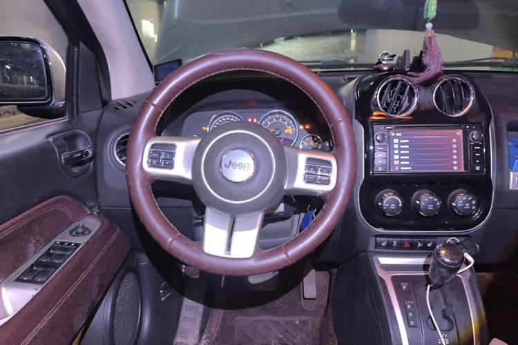 Used Jeep Compass 2014 2.0L two-wheel drive luxury version Steering Wheel