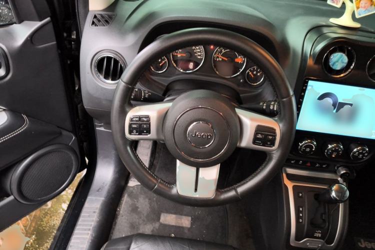 Used Jeep Compass 2014 2.0L two-wheel drive luxury version Steering Wheel