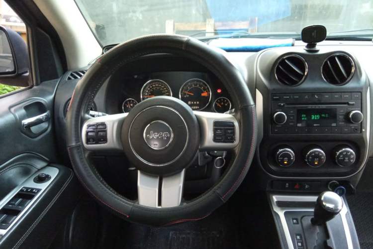 Used Jeep Compass 2014 Revised Version 2.4L Four-Wheel Drive Comfort Edition Steering Wheel