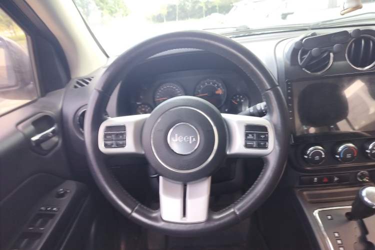 Used Jeep Compass 2014 2.0L two-wheel drive sport version Steering Wheel