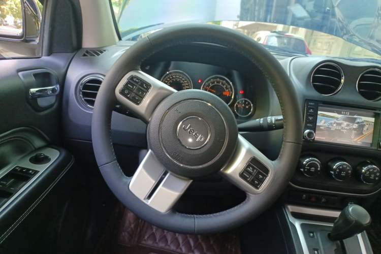 Used Jeep Compass 2014 Revised Version 2.4L Four-Wheel Drive Comfort Edition Steering Wheel