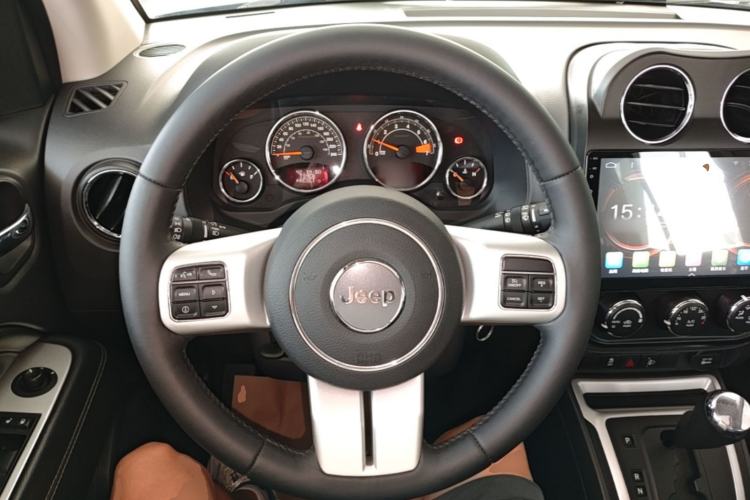 Used Jeep Compass 2014 Revised Version 2.4L Four-Wheel Drive Comfort Edition Steering Wheel
