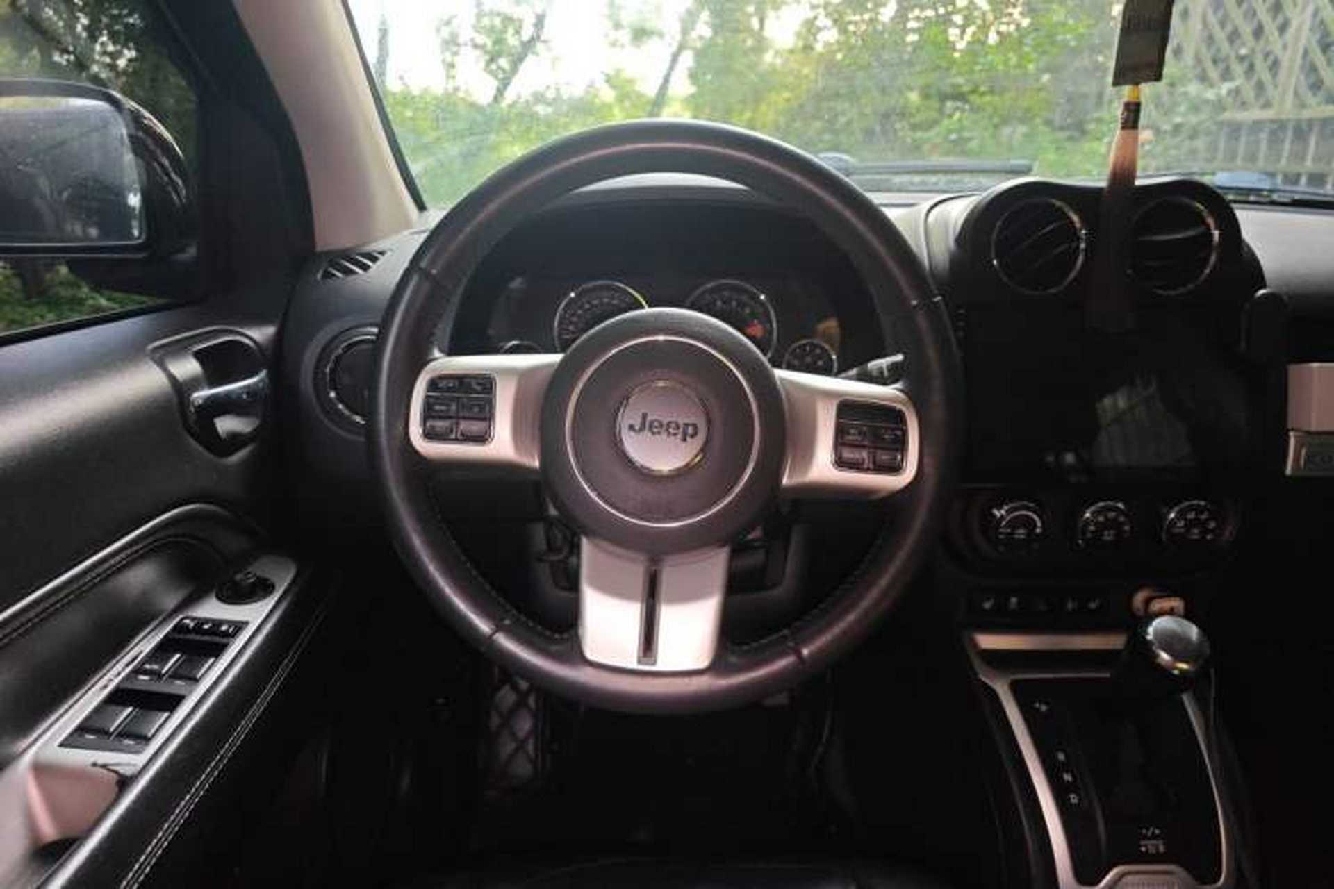 Used Jeep Compass 2014 2.0L two-wheel drive luxury version Steering Wheel
