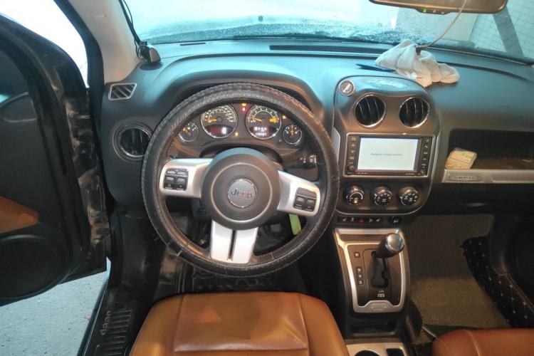Used Jeep Compass 2014 2.4L four-wheel drive luxury navigation version Steering Wheel