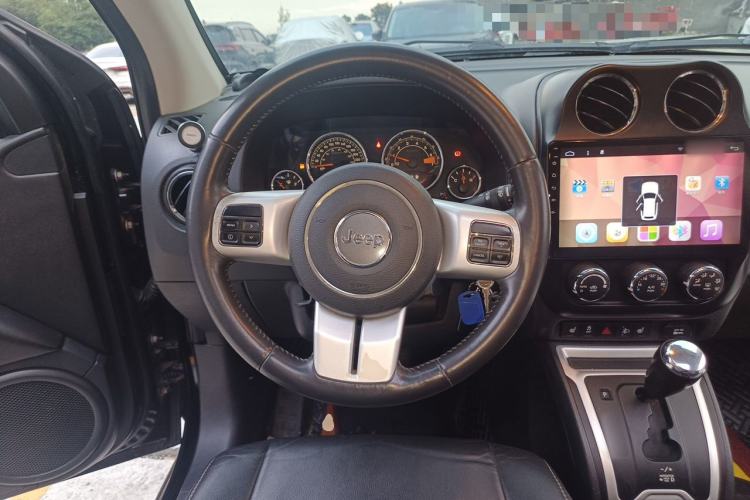 Used Jeep Compass 2014 2.4L four-wheel drive luxury version Steering Wheel