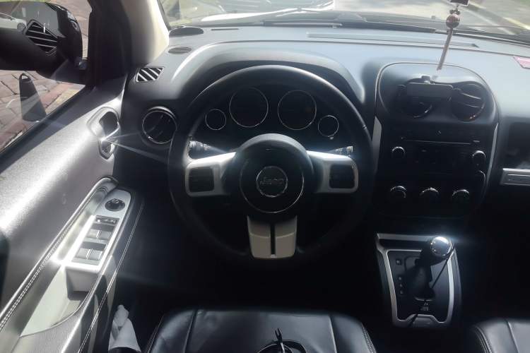 Used Jeep Compass 2014 2.0L two-wheel drive luxury version Steering Wheel