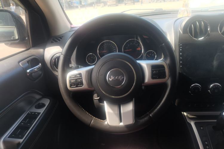 Used Jeep Compass 2014 2.0L two-wheel drive luxury version Steering Wheel