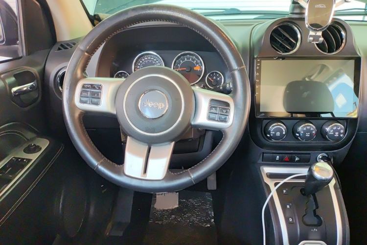 Used Jeep Compass 2014 Revised Version 2.4L Four-Wheel Drive Comfort Edition Steering Wheel