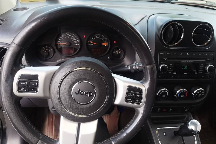 Used Jeep Compass 2014 2.4L four-wheel drive sport version Steering Wheel